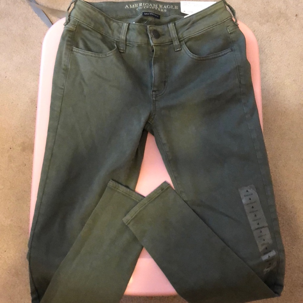 NEW AMERICAN EAGLE JEGGINGS, size 4. Olive green.